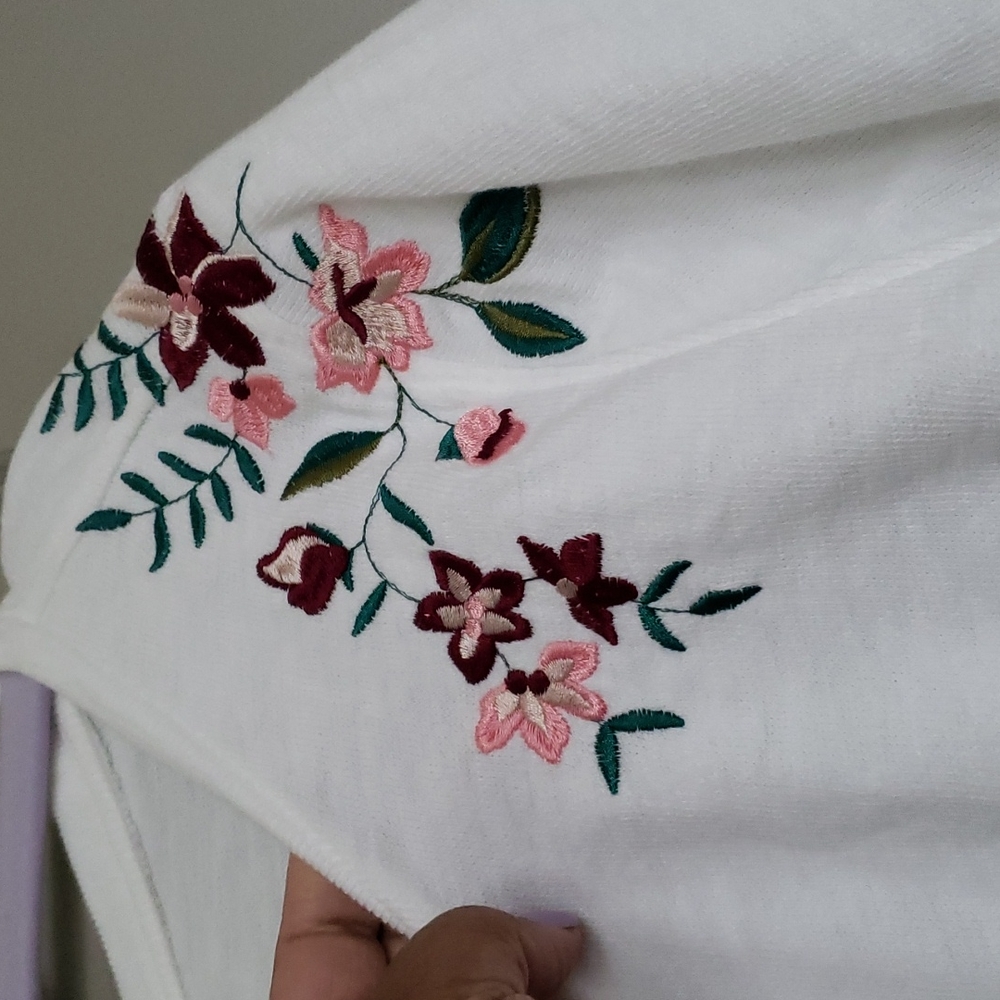 Perfect Spring Embroidered Florals Tie Front Shirt 🌸 - Picture 3 of 8